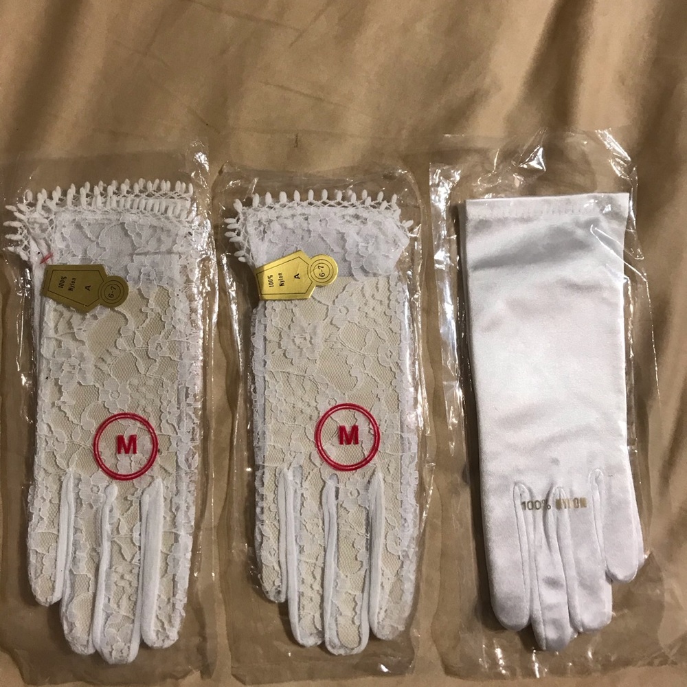Ladies white gloves size medium